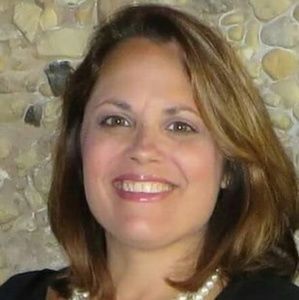 Meet your Posher, Lora